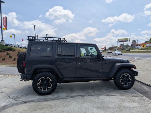 Used 2017 Jeep Wrangler Unlimited Rubicon w/ Max Tow Package AWD/4WD image 4