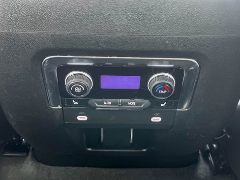 Used 2023 Chevrolet Suburban Premier image 23