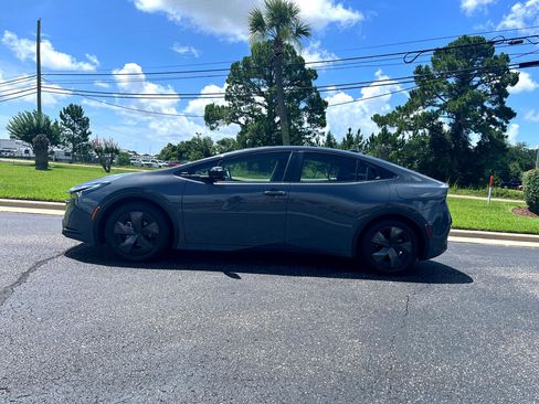 Used 2024 Toyota Prius LE image 2