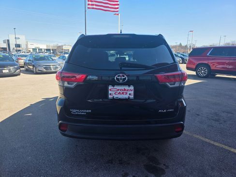 Used 2019 Toyota Highlander XLE image 4