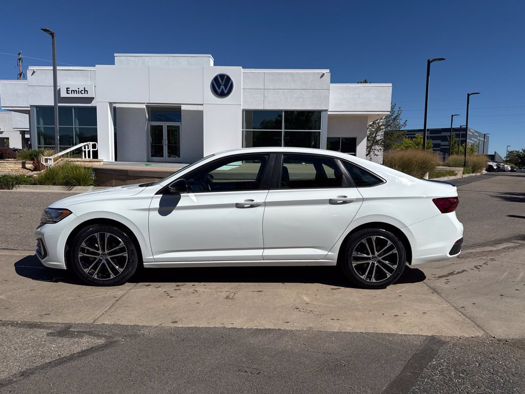 Used 2023 Volkswagen Jetta Sport FWD image 2