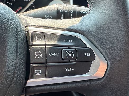 Used 2025 Jeep Compass Limited AWD/4WD image 15