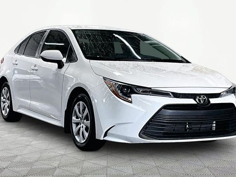 Used 2025 Toyota Corolla LE FWD image 3