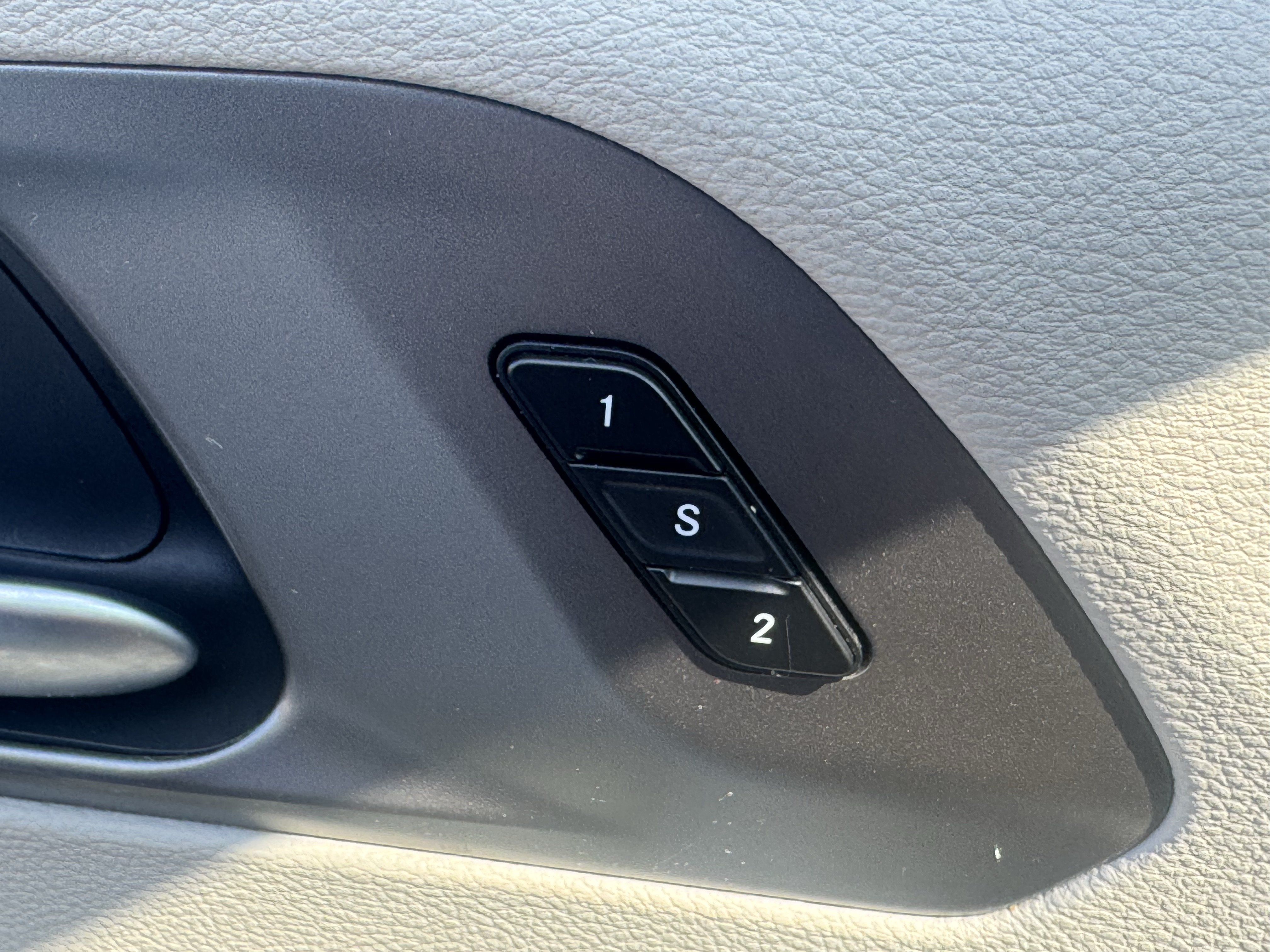 Used 2024 Chrysler Pacifica Touring-L FWD image 31