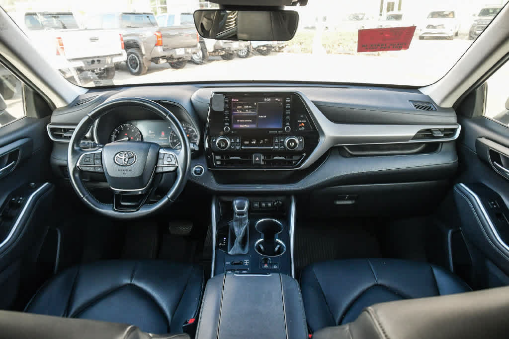 Used 2020 Toyota Highlander XLE w/ Preferred Accessory Package AWD/4WD image 15
