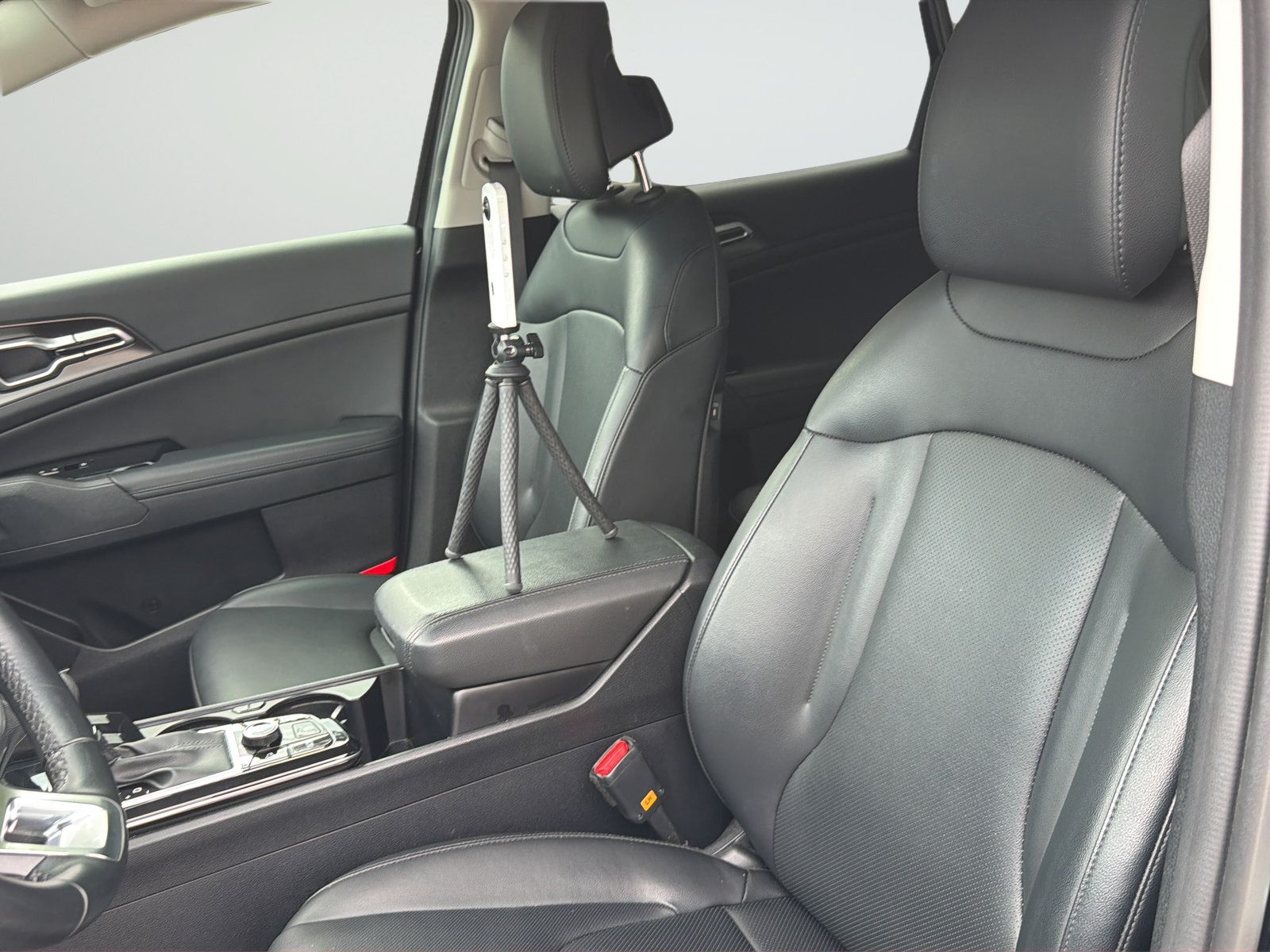 Used 2025 Kia Sportage EX FWD image 34