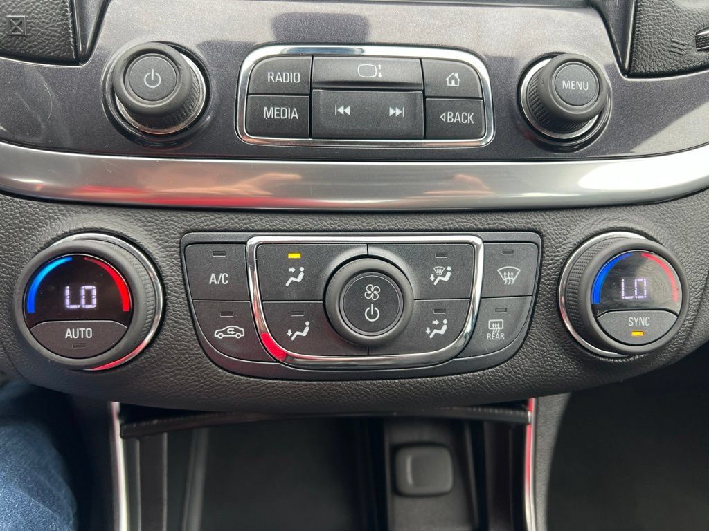 Used 2018 Chevrolet Impala LT FWD image 17