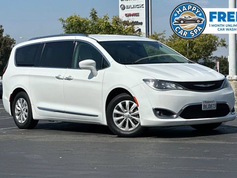 Used 2018 Chrysler Pacifica Touring-L Plus FWD image 1