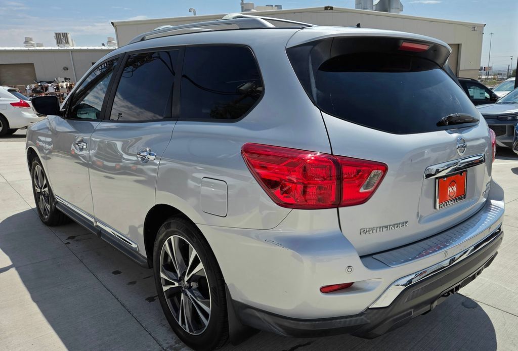 Used 2017 Nissan Pathfinder Platinum w/ Family Entertainment Package AWD/4WD image 9