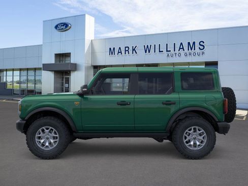 New 2025 Ford Bronco Badlands image 4