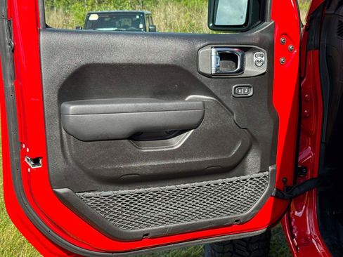 Certified 2026 Jeep Wrangler Unlimited Rubicon AWD/4WD image 16