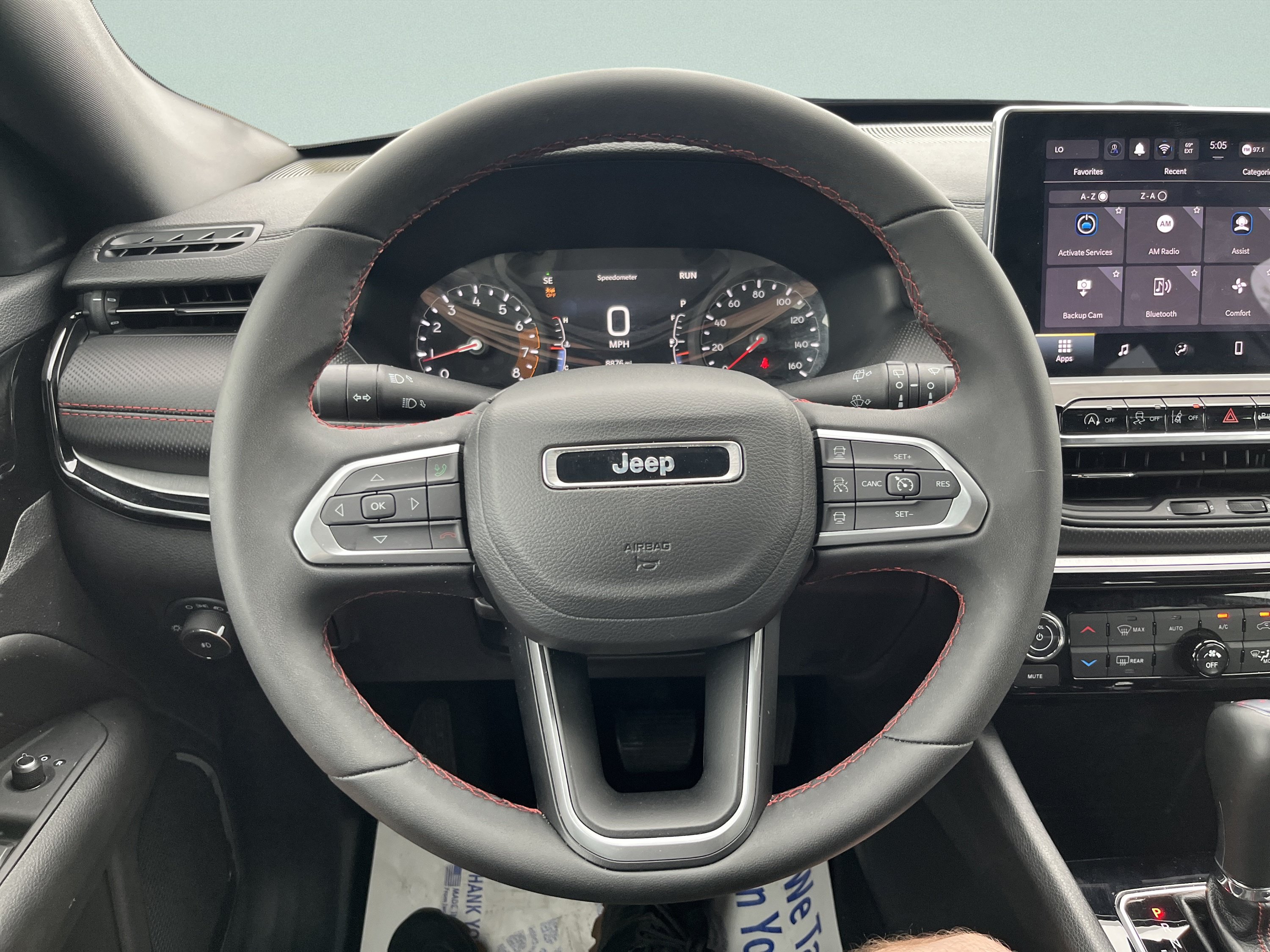 Used 2025 Jeep Compass Trailhawk AWD/4WD image 17