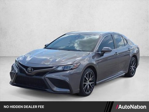 Used 2024 Toyota Camry SE FWD image 1