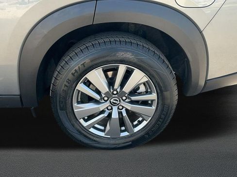 Used 2024 Nissan Pathfinder SV image 9