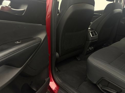 Used 2017 Kia Sorento FWD image 36
