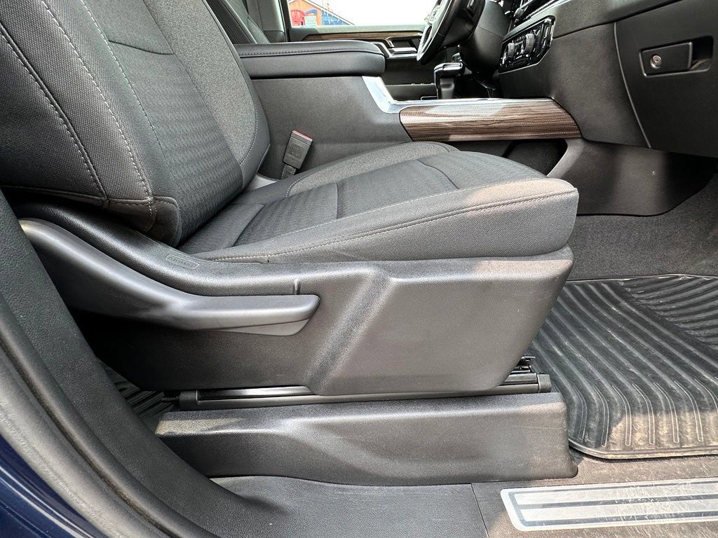 Used 2022 Chevrolet Silverado 1500 RST AWD/4WD image 13