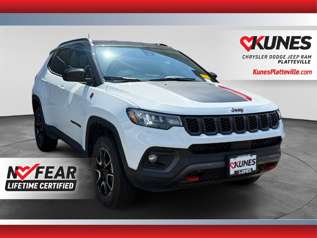 Used 2025 Jeep Compass Trailhawk AWD/4WD image 1
