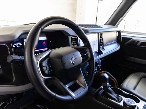 Used 2023 Ford Bronco Badlands image 19