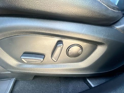 Used 2020 Ford Explorer XLT w/ Equipment Group 202A AWD/4WD image 12