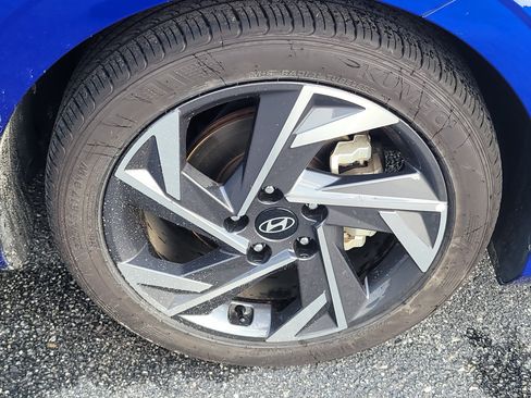 Used 2024 Hyundai Elantra SEL w/ Convenience Package FWD image 9