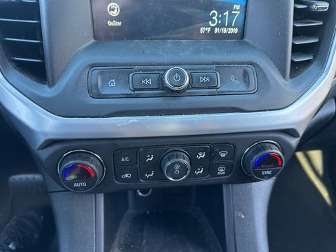 Used 2018 GMC Acadia SLE image 15