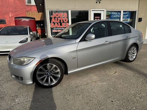 Used 2011 BMW 328i xDrive Sedan AWD/4WD image 3