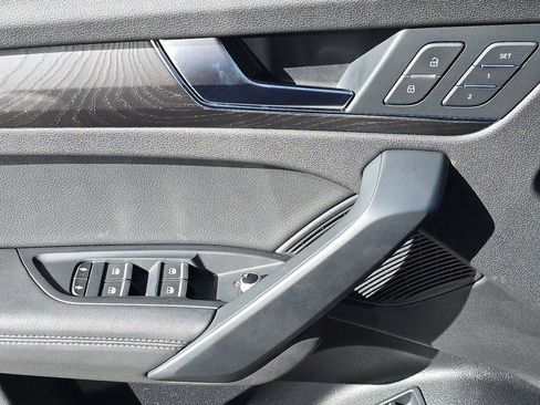 Used 2020 Audi Q5 e Premium Plus w/ Premium Plus Package image 23
