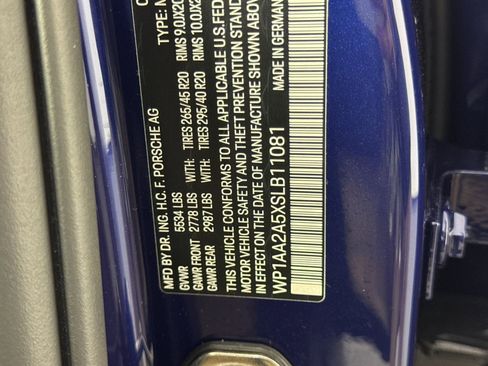 Certified 2025 Porsche Macan image 35