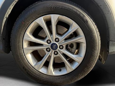 Used 2017 Ford Escape SE image 18