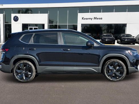 New 2025 Volkswagen Taos SE image 3