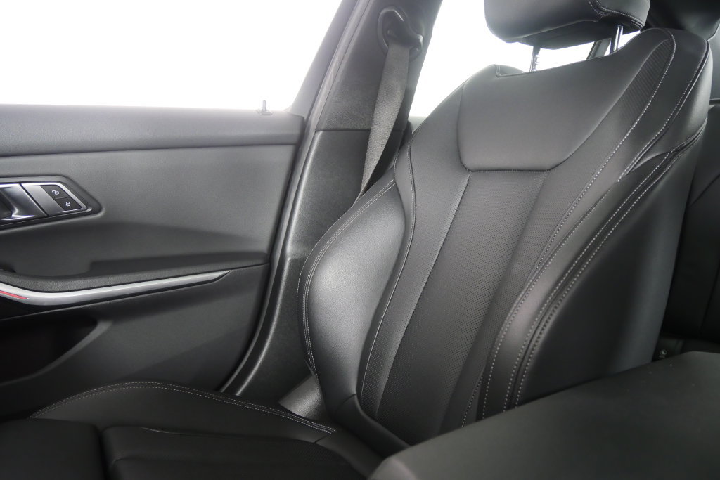 Used 2022 BMW M340i RWD image 24