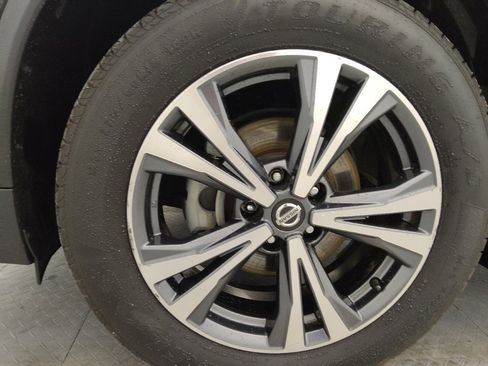 Used 2019 Nissan Rogue SV w/ Premium Package image 31