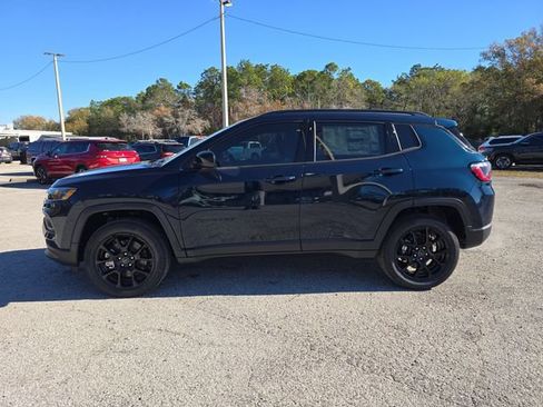 Used 2026 Jeep Compass Latitude AWD/4WD image 6