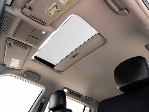 Used 2020 Nissan Armada SL w/ Premium Package image 4