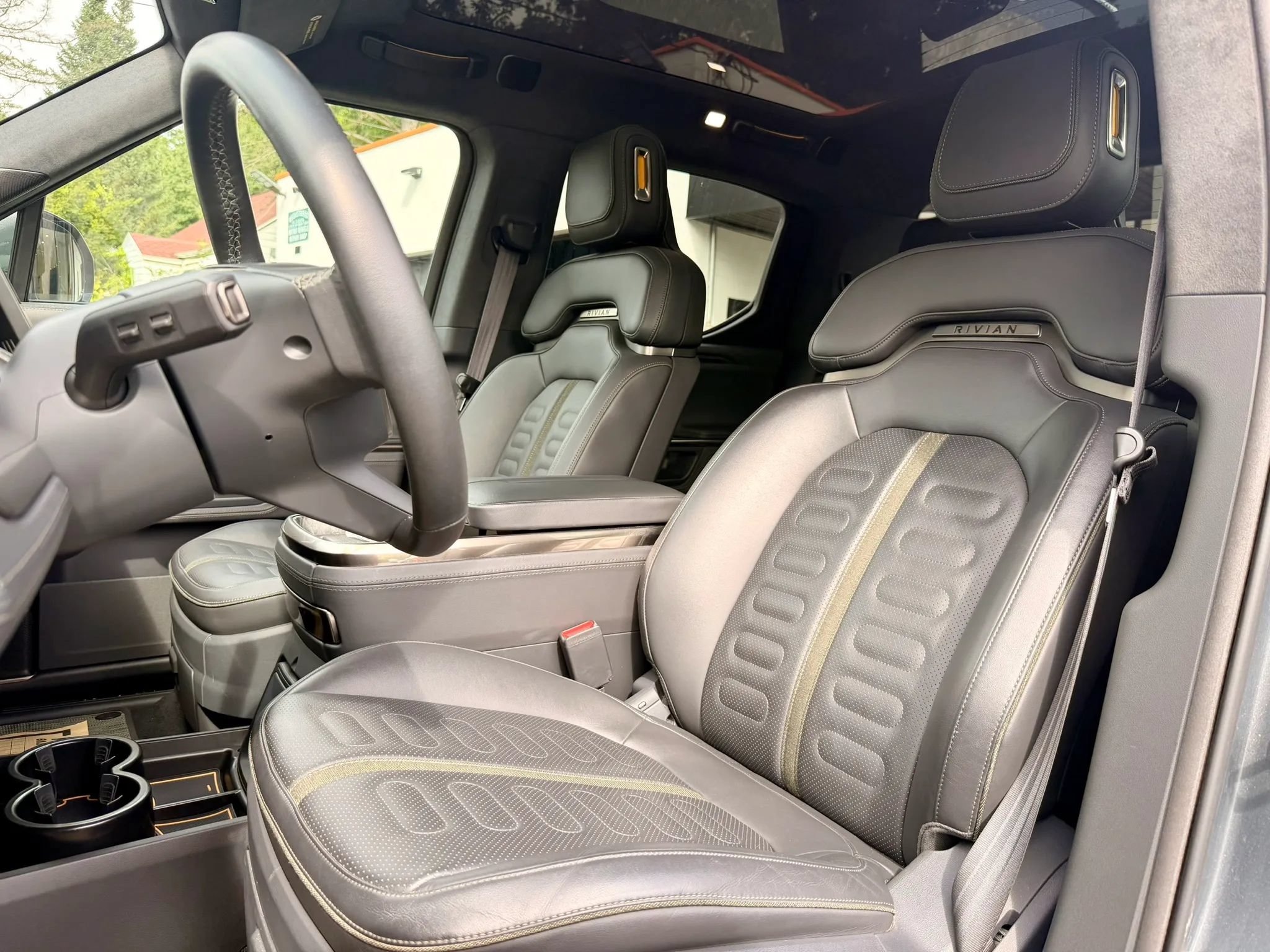 Used 2022 Rivian R1T Adventure AWD/4WD image 19
