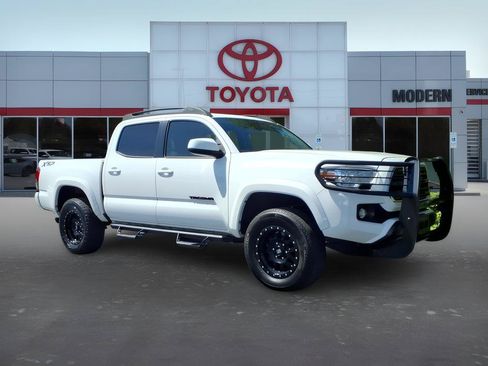Used 2019 Toyota Tacoma SR5 AWD/4WD image 10