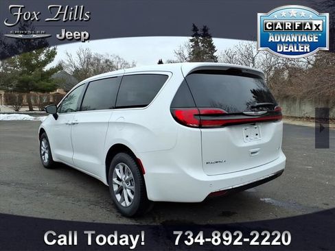 New 2026 Chrysler Pacifica Select AWD/4WD image 6