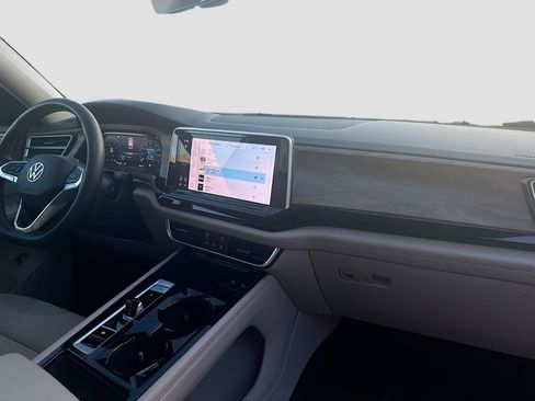 Certified 2024 Volkswagen Atlas SE image 33