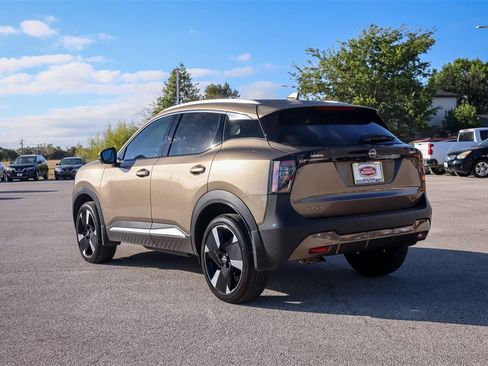 Used 2025 Nissan Kicks SR image 6