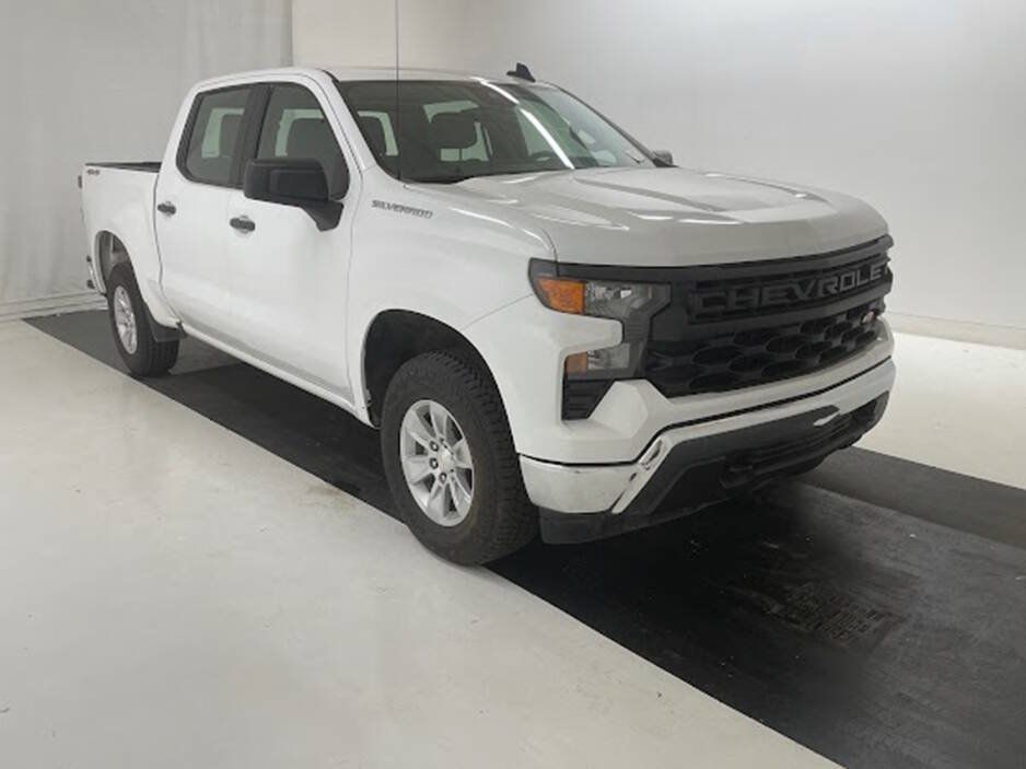 Used 2023 Chevrolet Silverado 1500 W/T w/ Trailering Package AWD/4WD image 3