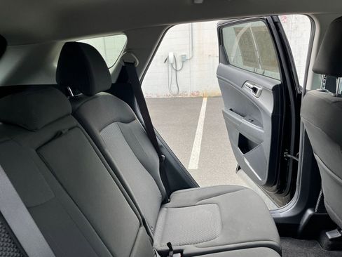 Used 2025 Kia Sportage LX FWD image 35