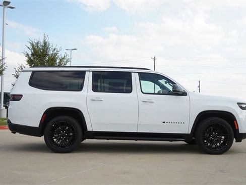 New 2025 Jeep Wagoneer L Series II w/ Premium Group I image 10