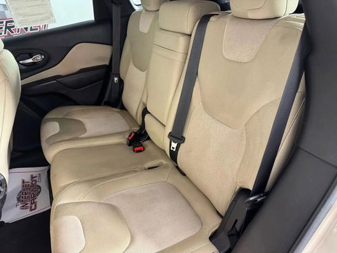 Used 2015 Jeep Cherokee Sport image 31