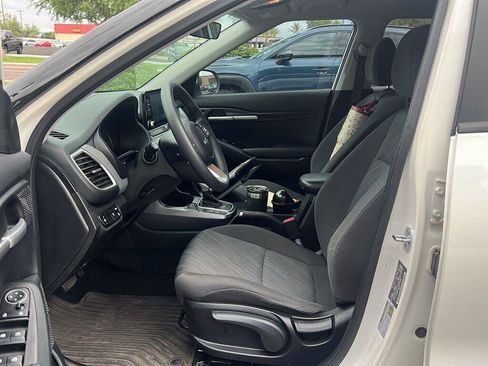 Used 2023 Kia Seltos LX AWD/4WD image 7