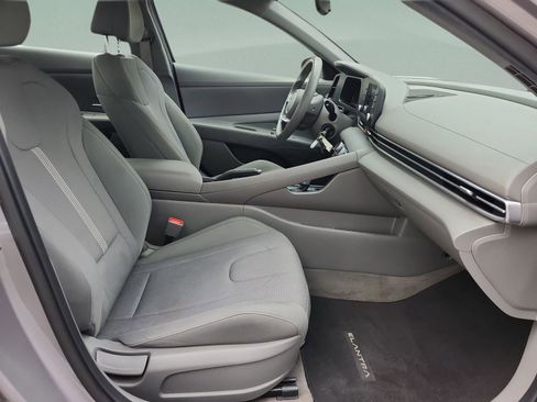 Certified 2024 Hyundai Elantra SE image 19