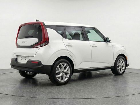 Used 2025 Kia Soul LX w/ LX Technology Package image 9