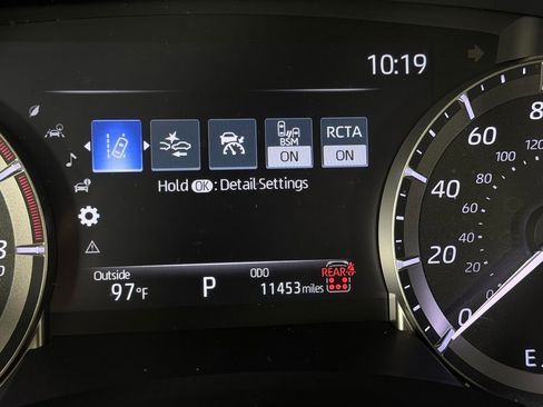 Used 2025 Toyota Highlander XLE FWD image 20