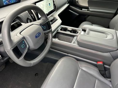 Used 2025 Ford Expedition Max Active image 4