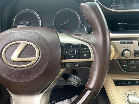 Used 2018 Lexus ES 350 w/ Luxury Package w/Wood Trim FWD image 24