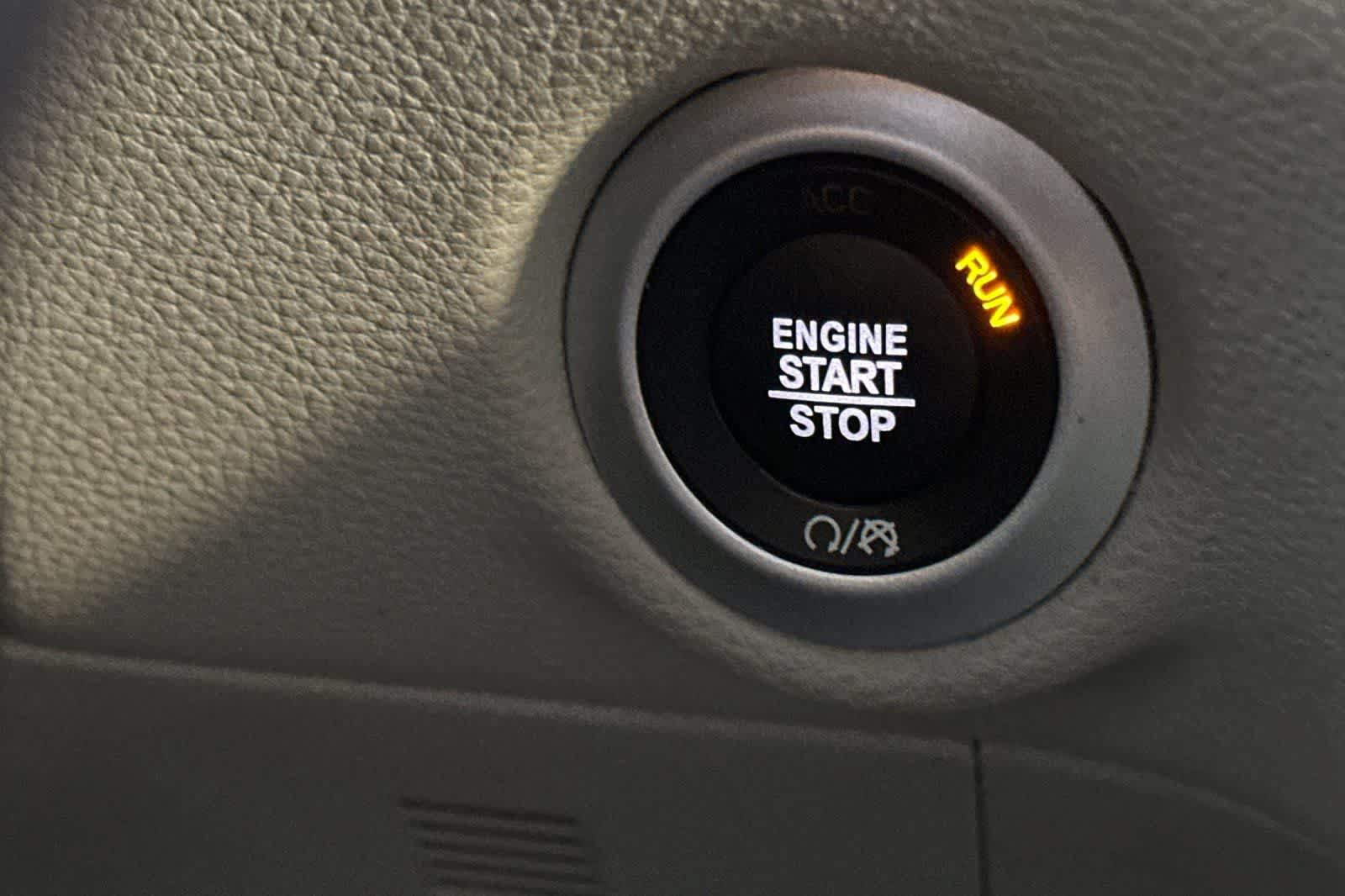 Used 2024 Chrysler Pacifica Limited FWD image 39
